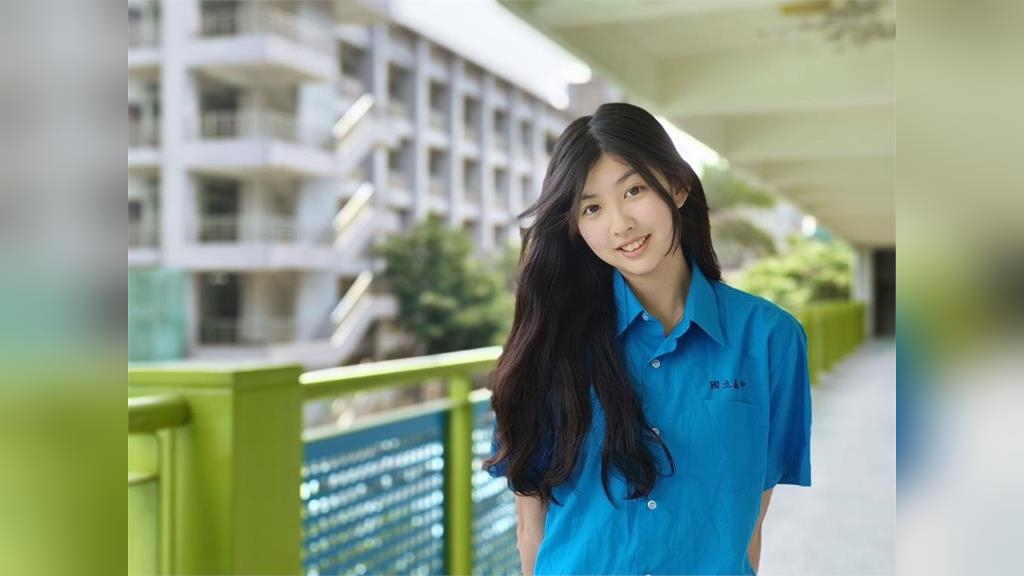 基中「羽球美少女」顏值破表！學術科雙冠正取中山大學親揭：從不放棄