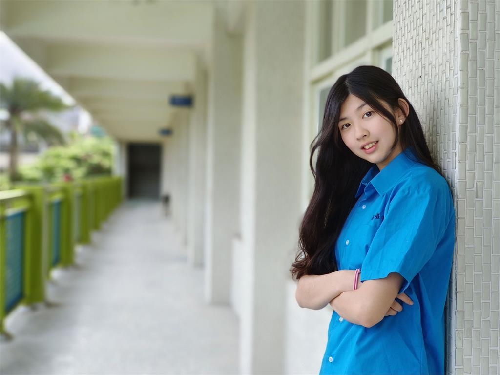 基中「羽球美少女」顏值破表!學術科雙冠正取中山大學親揭:從不放棄