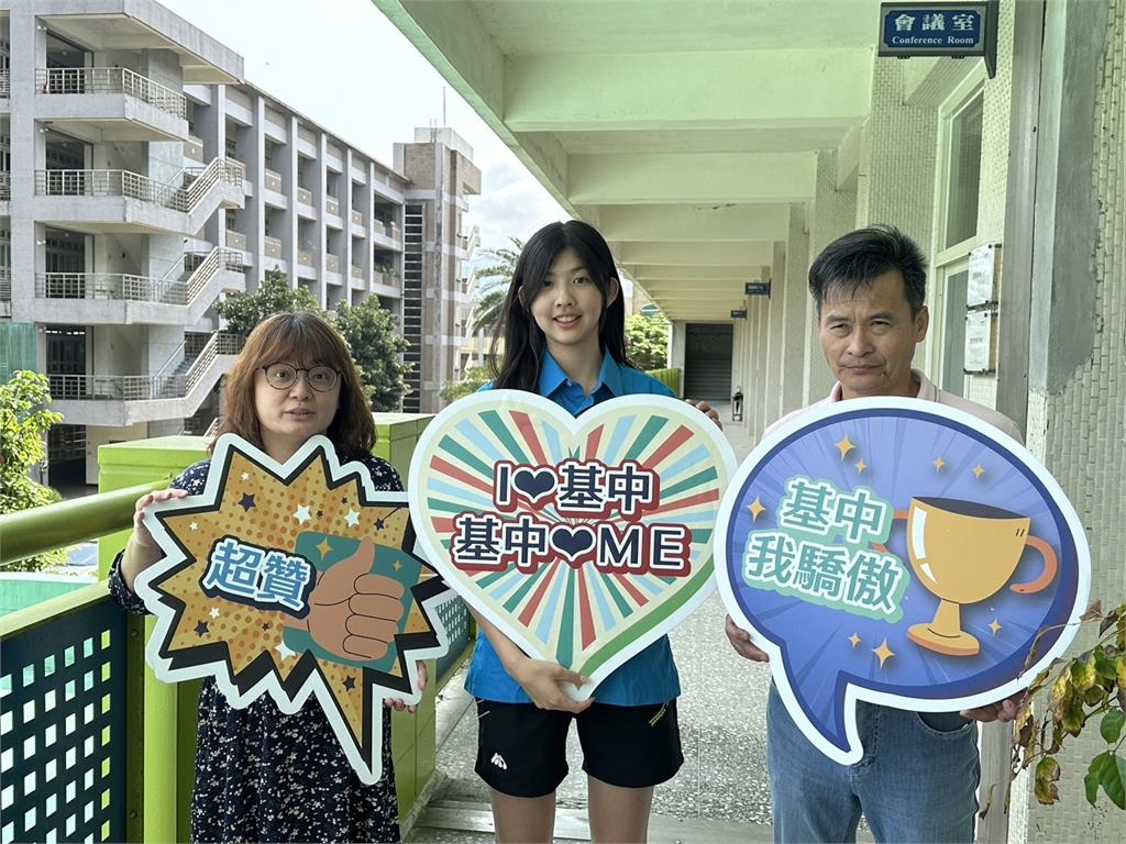 基中「羽球美少女」顏值破表!學術科雙冠正取中山大學親揭:從不放棄