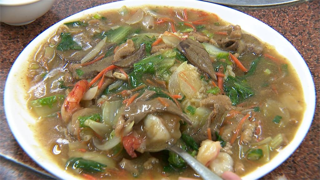 確定這真的是小份？　超大盤什錦燴飯配料滿滿