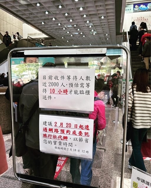 台灣人瘋出國！他一早辦護照見排隊人潮「等4小時」直呼：好瘋狂