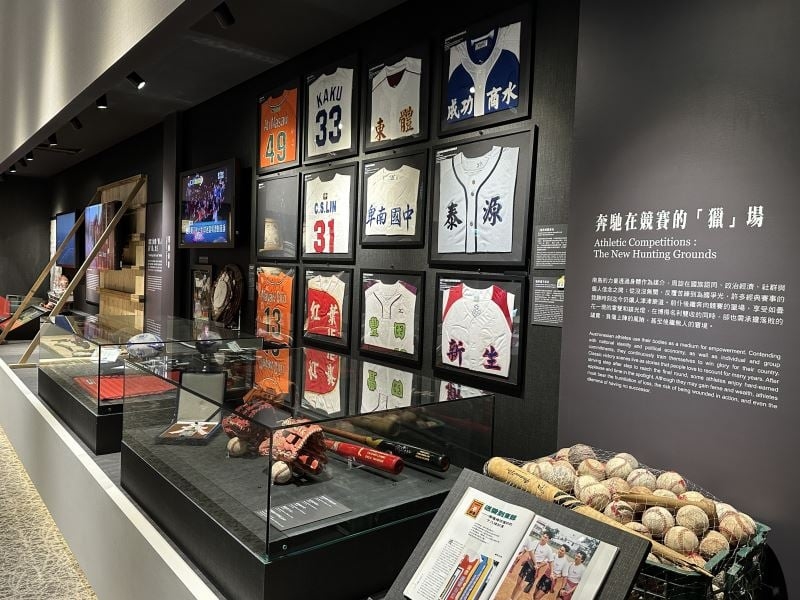 快新聞／「300轟」球星林智勝提供族名球衣　盼：未來更多球衣在史前館展出