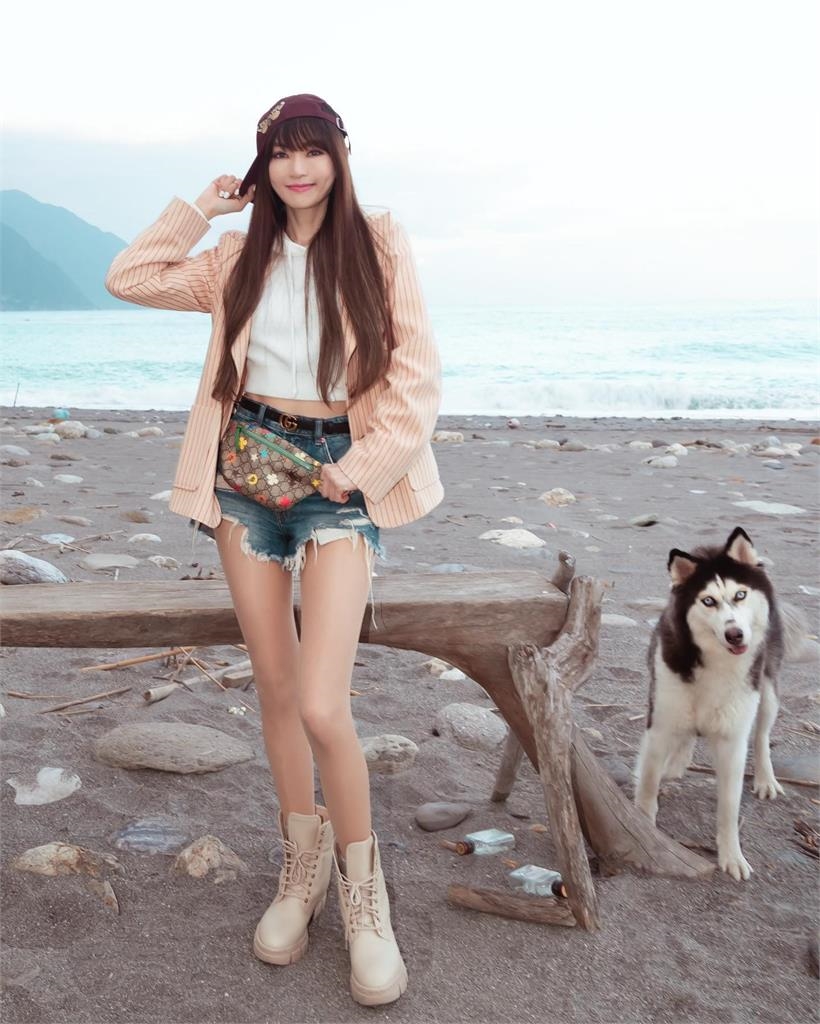 謝金燕「48活成28」逆齡秘訣公開！曝「時刻縮小腹」炸出腹肌身材