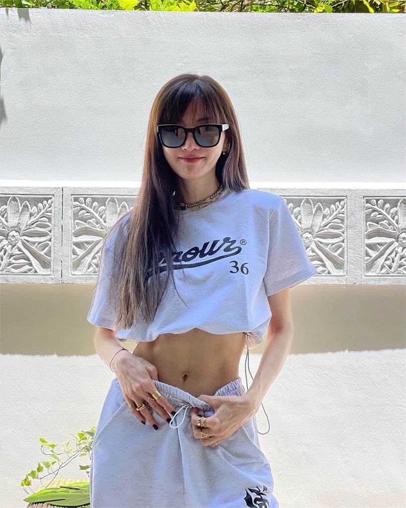 謝金燕「48活成28」逆齡秘訣公開！曝「時刻縮小腹」炸出腹肌身材