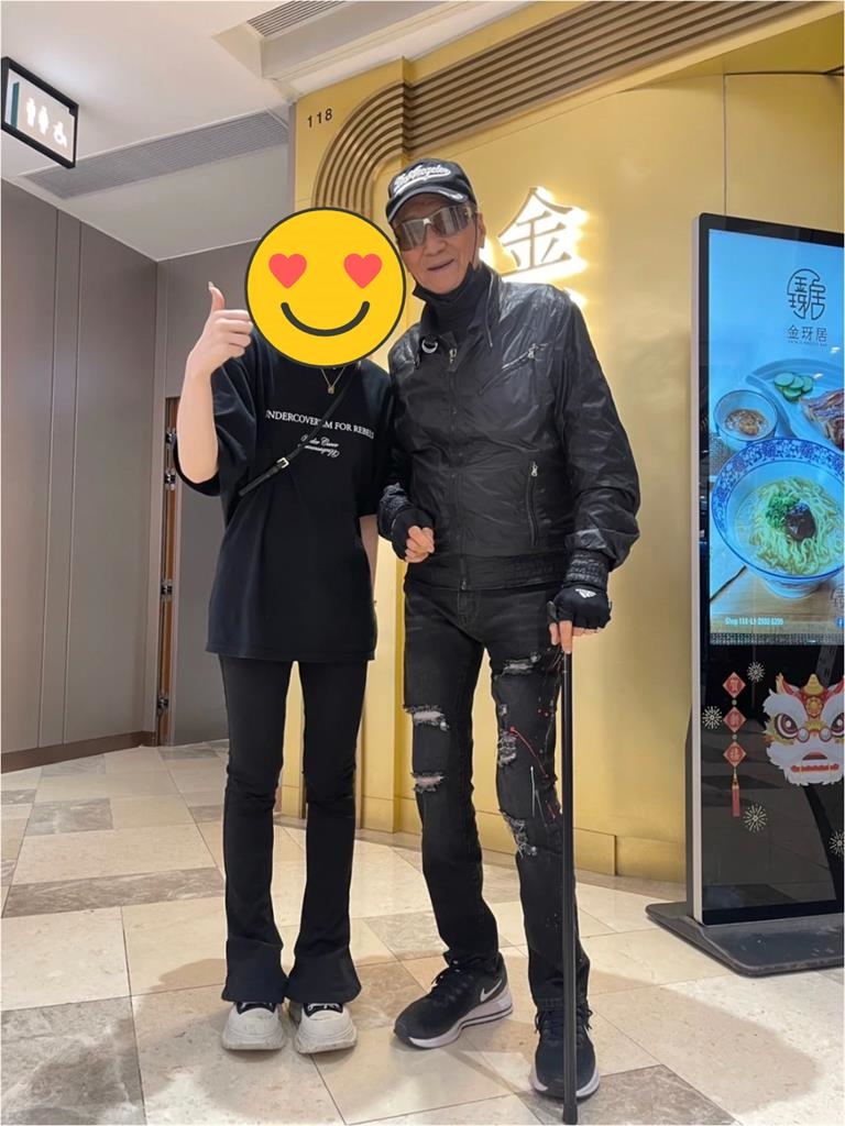 謝霆鋒86歲影帝爸被抓包!正妹太美…眼神狂飄移「聞香畫面」震撼流出