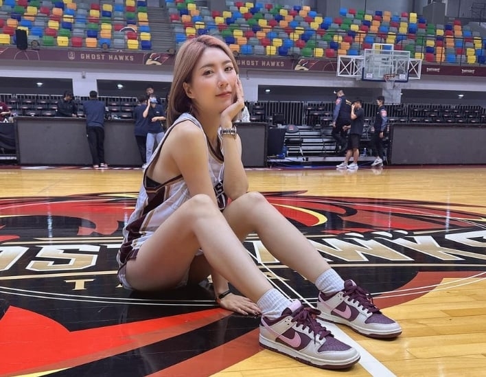 妖嬌下身走失「球衣抽真空」全場猛看　網驚：是不用付費可以看的嗎？