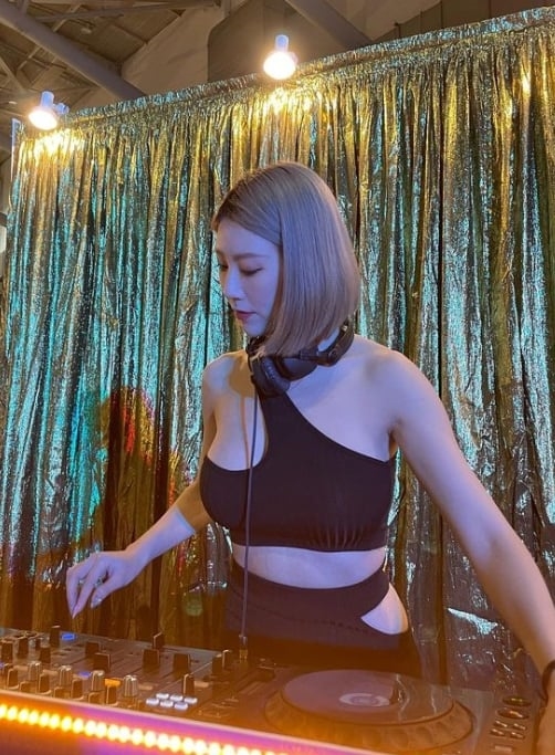 妖嬌下身走失「球衣抽真空」全場猛看　網驚：是不用付費可以看的嗎？