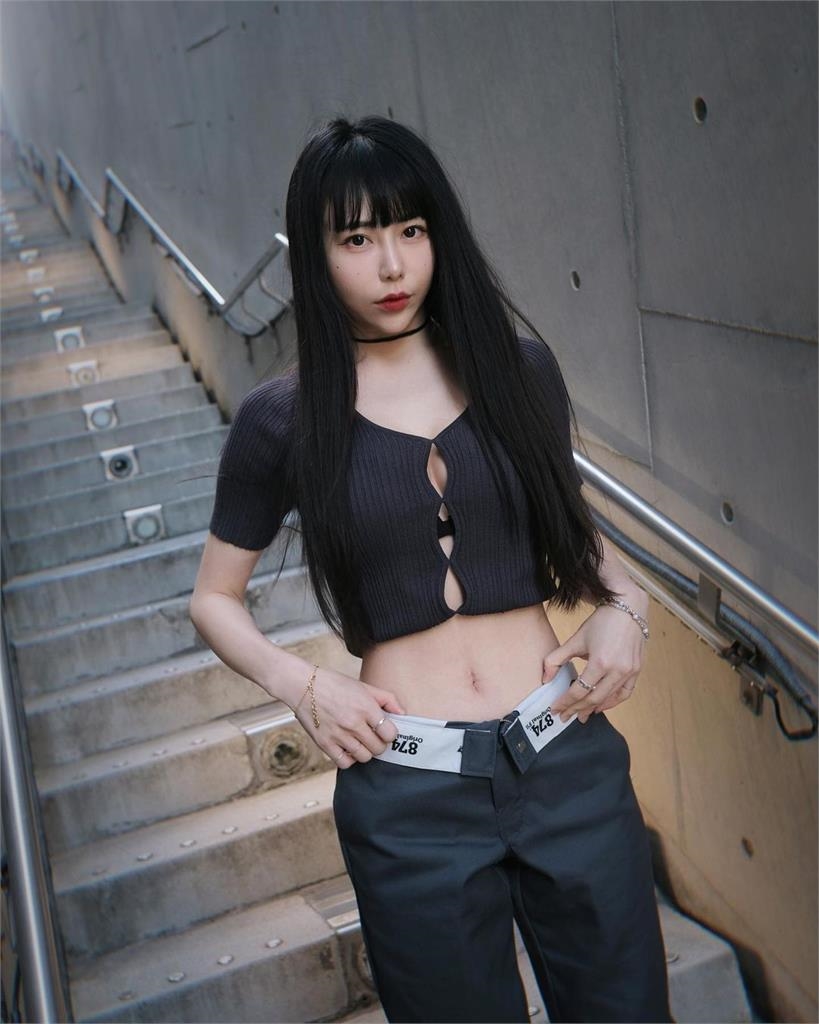 梓梓激短白褲辣跳最狂應援舞！化身「人體電風扇」網看呆：跪著看完