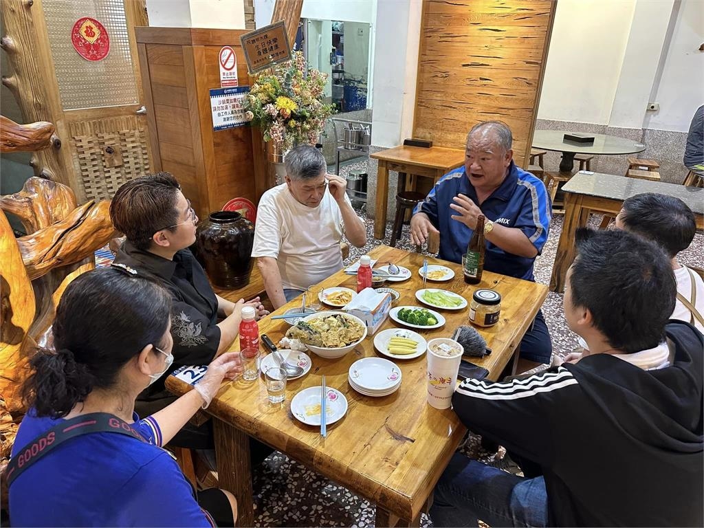 澎恰恰重逢失聯41年老友!竟是「林聰明砂鍋魚頭老闆」暖心往事全揭曉