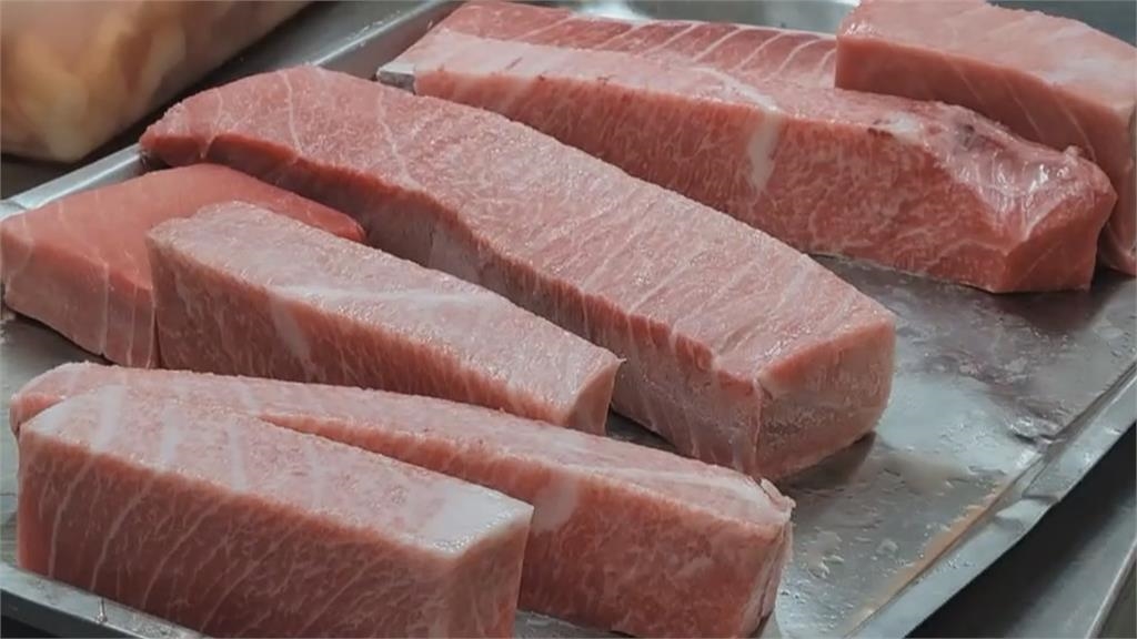 屏東近年來「最大鮪」 東港捕獲逾383公斤黑鮪魚|四季線上4gTV