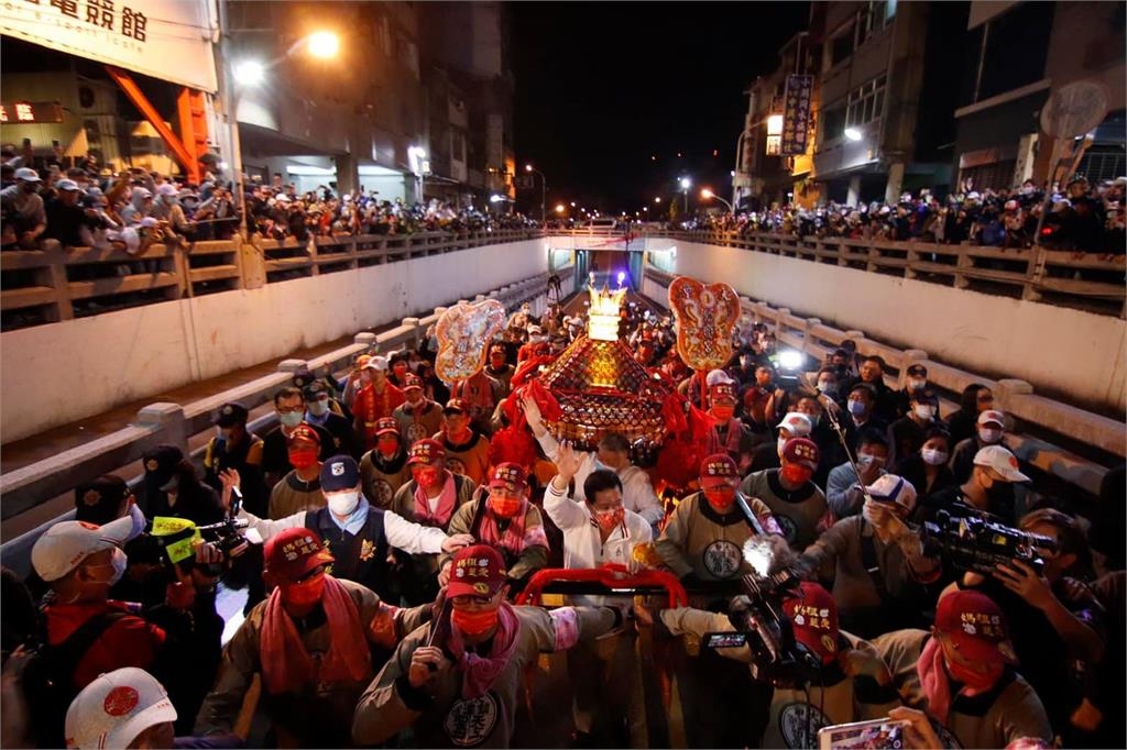 大甲媽祖遶境背後功臣！「報馬仔」穿著超特殊　全身服裝都深具意義