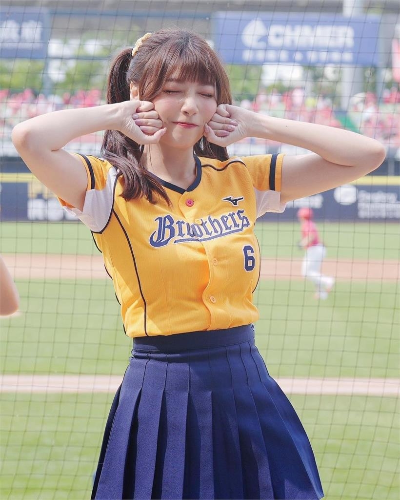 啦啦隊女神突告白「第1次獻給...」　裙下邪惡視角曝光網喊：每場都要去