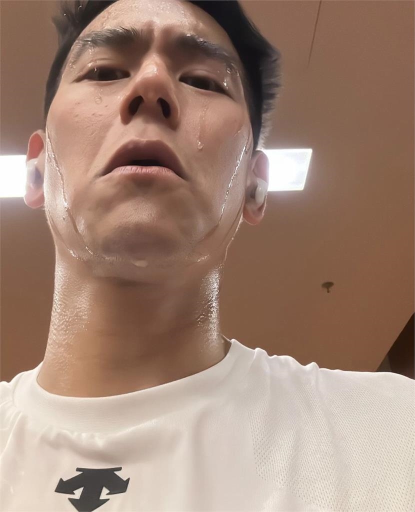 彭于晏「死亡視角」0偶包自拍！滿臉皺紋+肥肉「變阿伯」10萬粉嚇壞