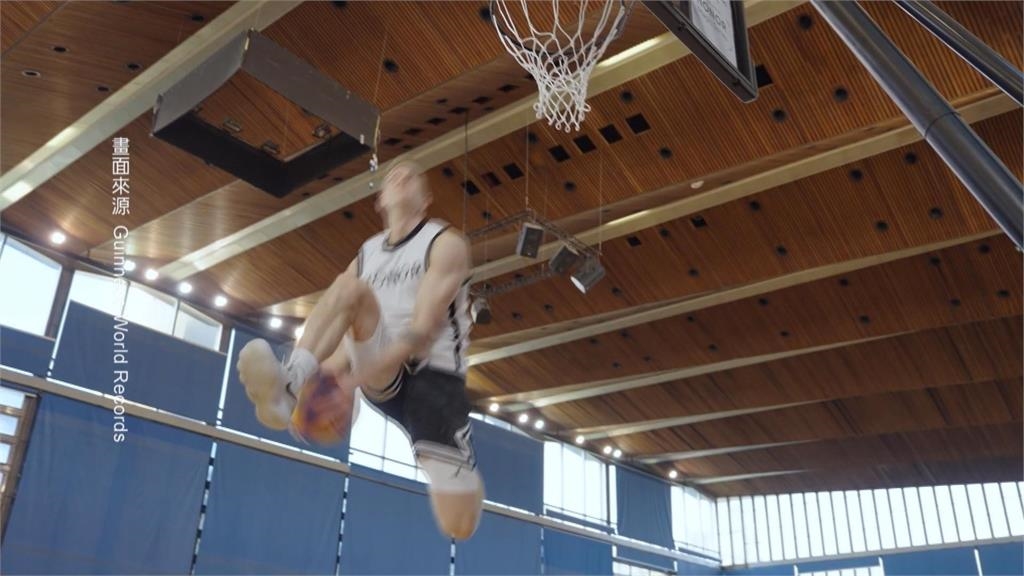 身高184灌3‧2公尺籃框 波蘭灌籃高手破金氏世界紀錄