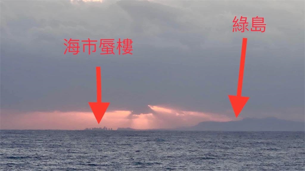 快新聞/旅遊達人拍到綠島左側海面出現「海市蜃樓」 氣象站給答案