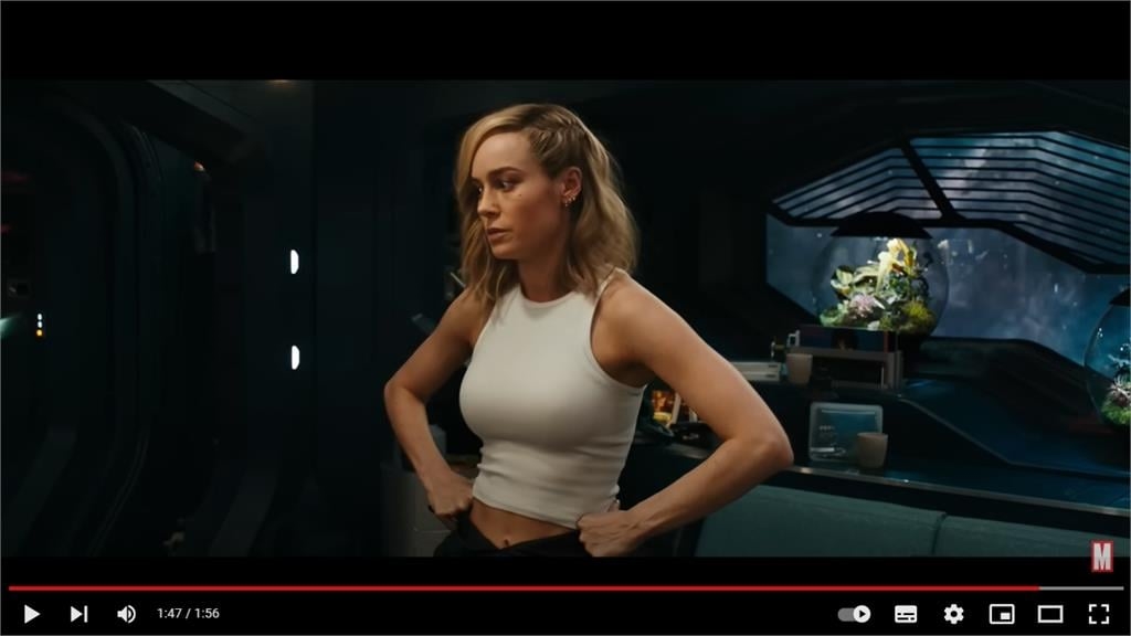 驚奇隊長「緊身小背心」勒出真實身材！網歪樓狂問：bra是哪牌？