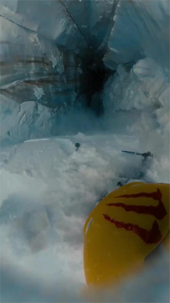 驚險瞬間！法男墜「深不見底冰縫」困20分鐘　友人崩喊：最漫長的時刻