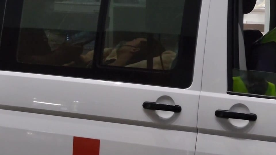 快新聞/畫面曝光!澳洲交換生誤食老鼠藥 清晨搭醫療專機返國