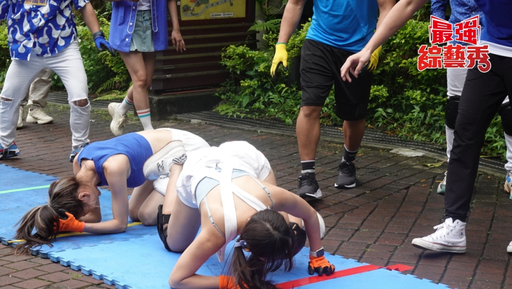 《最強綜藝秀》人肉火車過山洞?!跟著孫克傑憶起時光隧道