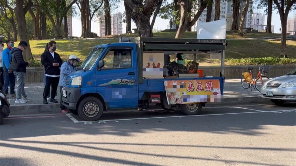 流動餐車攤販為省租金? 占用路邊停車格做生意恐違法