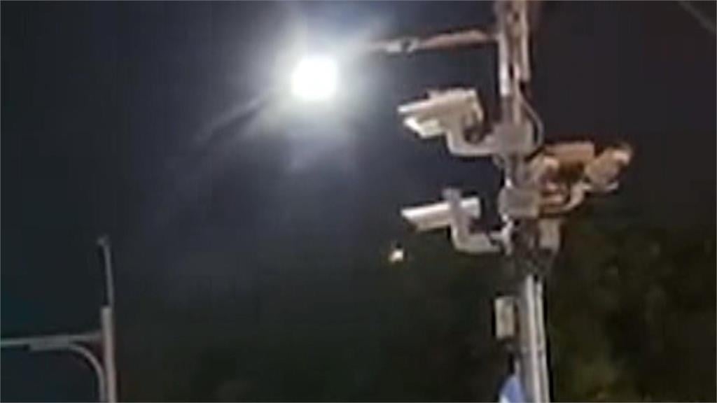 天色昏暗確保行人安全　台中首創路口「光明燈」照明