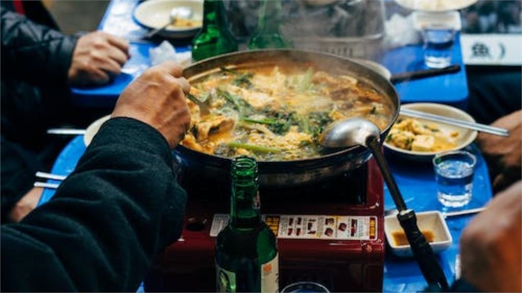 韓式扁筷超難用？他發文抱怨「掀2派激烈論戰」　特殊設計由來大曝光