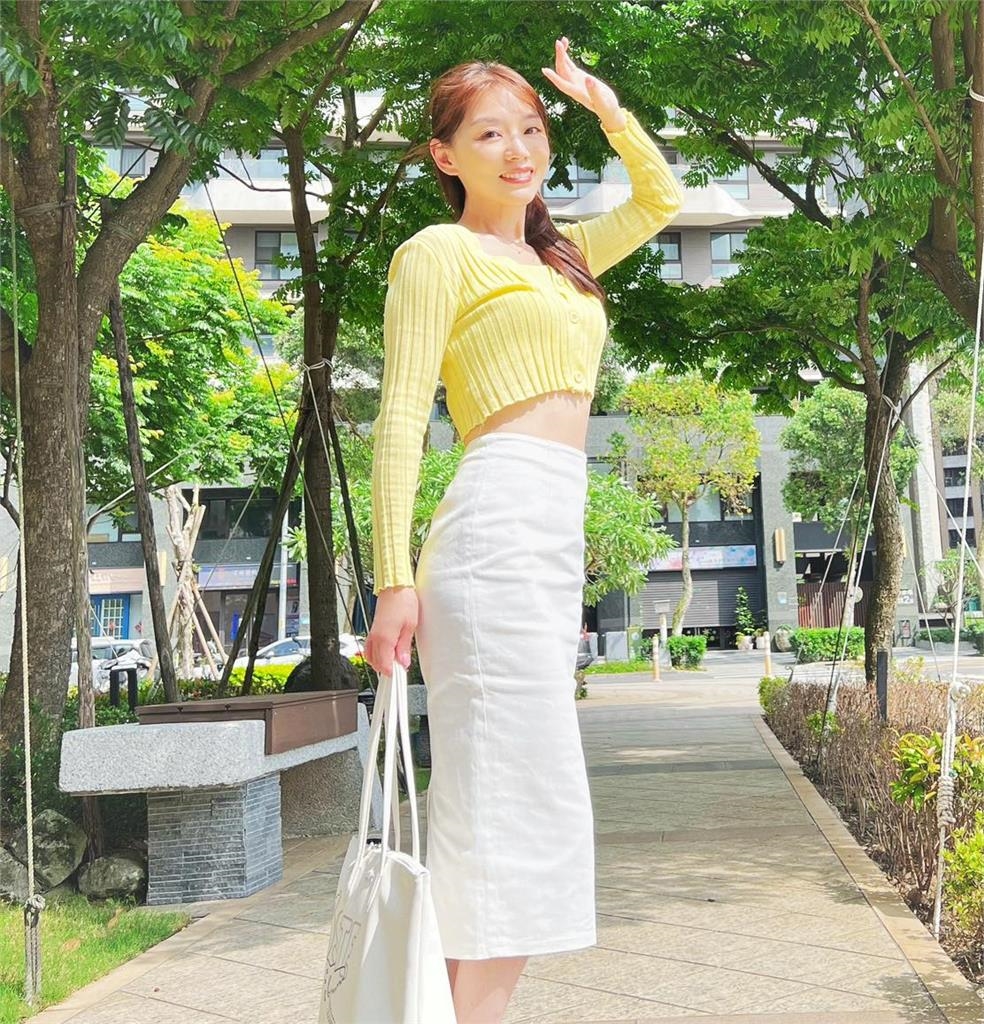 《市井豪門》賴芊合激短衣散步「舉手炸出A4腰」！千網被辣翻：是少女時代