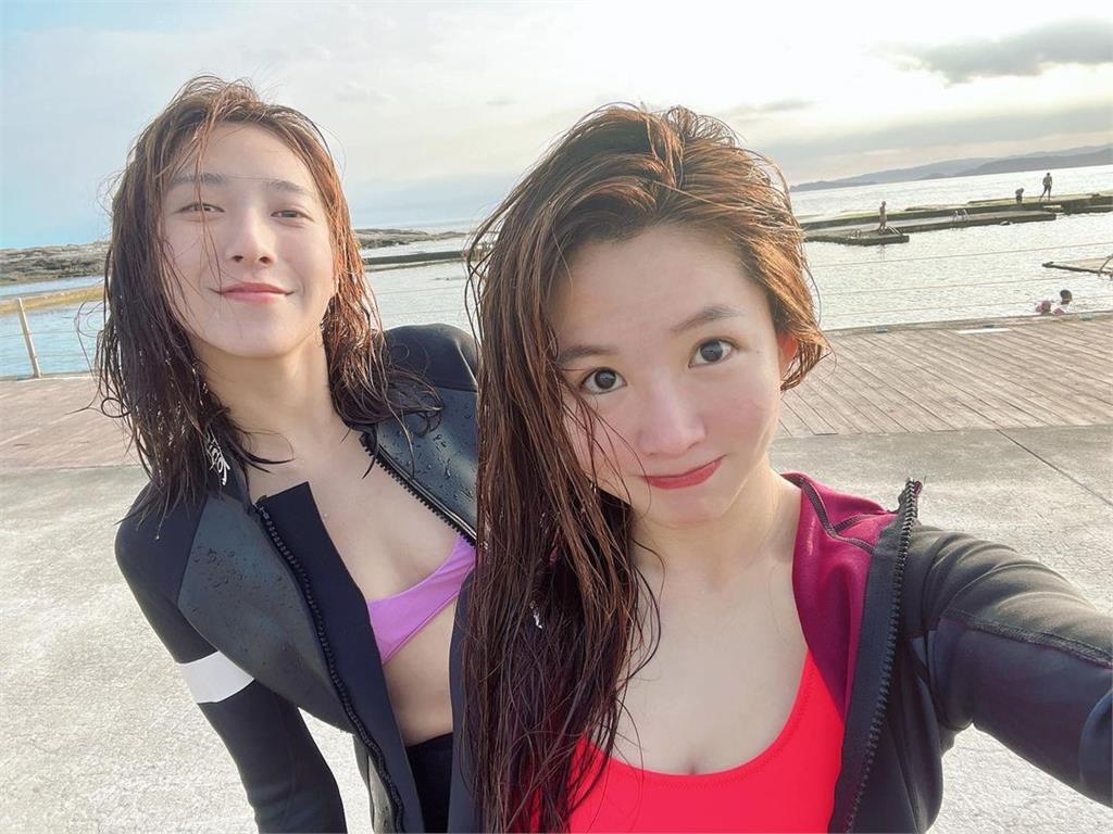郭書瑤海邊戲水放送清涼!「U型泳衣+嫵媚濕髮」網暈:漂亮女神