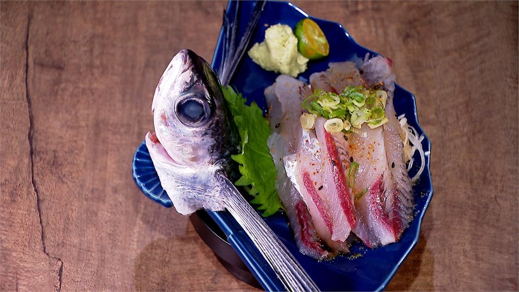 活跳跳！螢光烏賊做成生魚丼　蘭嶼飛魚也上桌