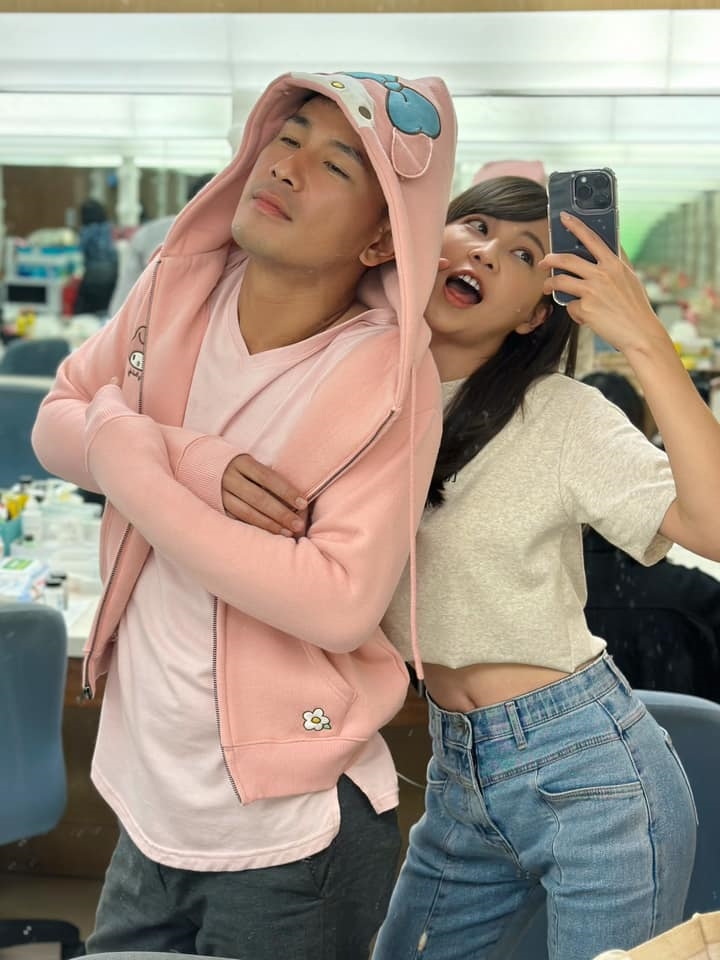 謝京穎曬《市井豪門》少女心兄妹照!傅子純「粉色系賣萌」超Q