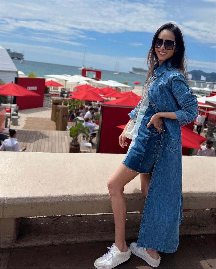 侯佩岑現身坎城!斜肩禮服曬「雪白天鵝頸」網讚嘆:美到犯規