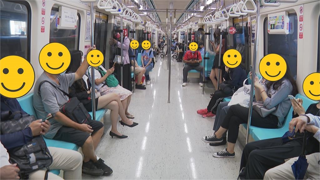 領域無限擴張？正妹搭車遇「1坐姿」慌忙逃竄　噁心舉動網怒：太自私