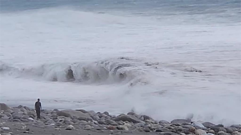 民眾颱風觀浪被罵翻！「長浪」不是鬧著玩　消防署曝5大好發地點