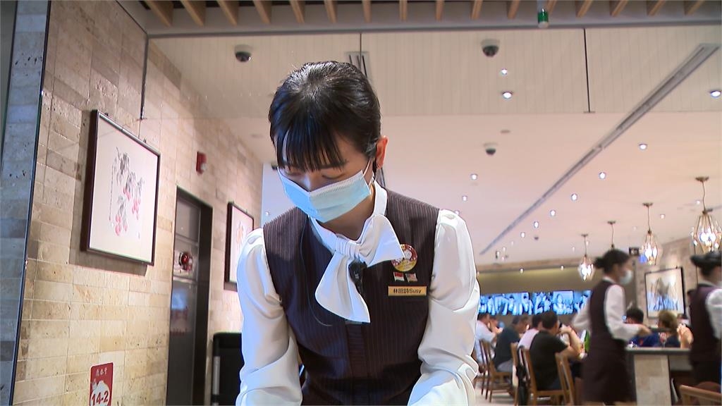 餐飲業陷疫後人才荒　業者開出9萬高薪搶人才