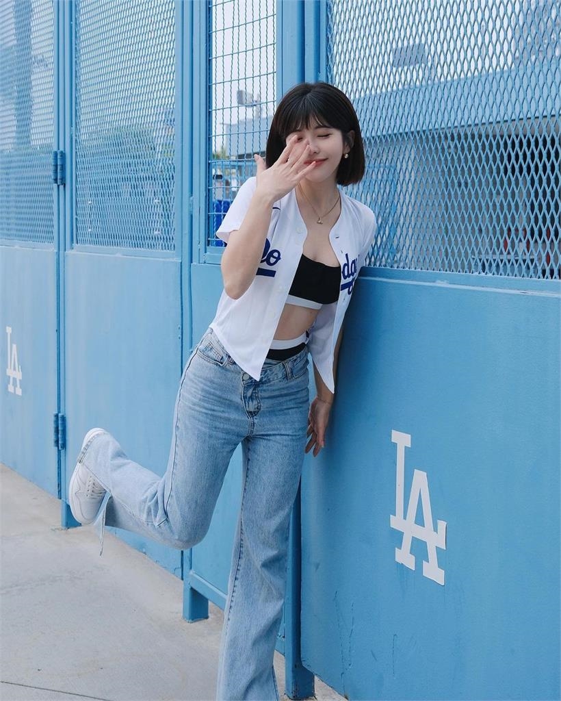 壯壯曬美國行庫存美照！球衣「扣子全解開」激露黑色小可愛