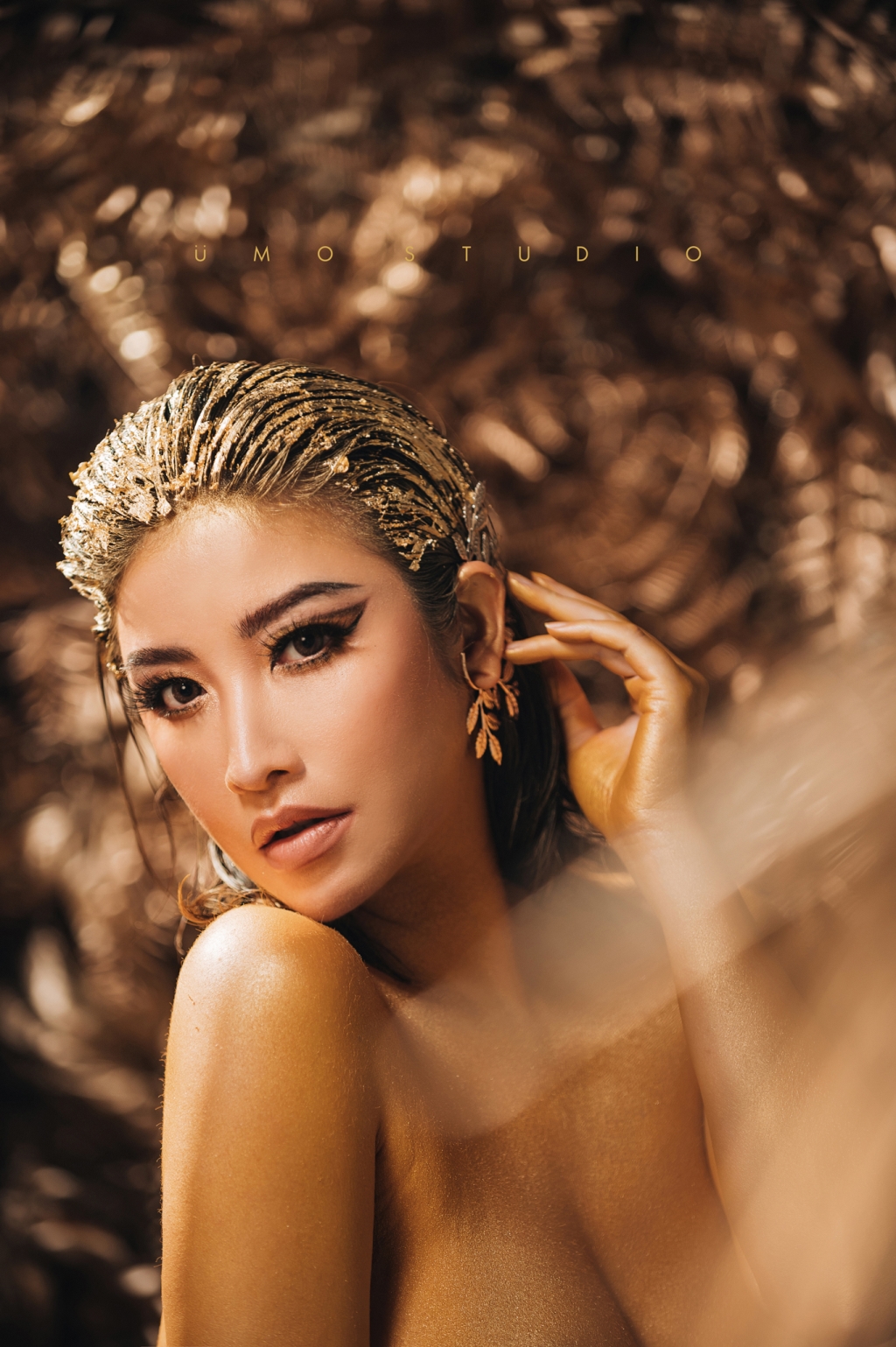 許維恩全裸辣挺34週孕肚只遮胸 預告老公王家梁全程陪產!