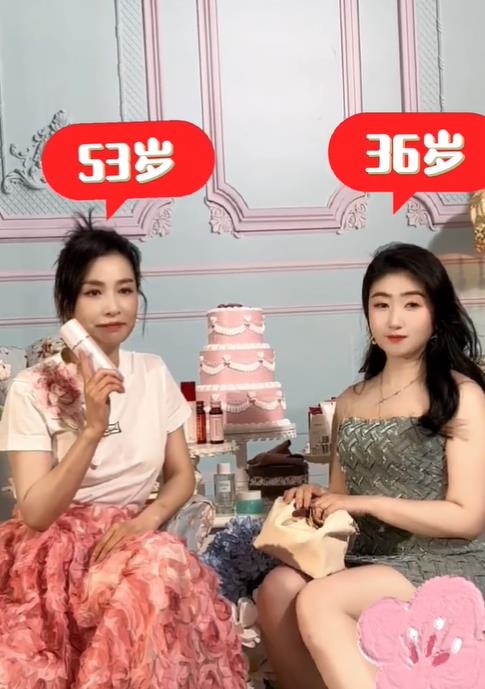 53歲張庭「0濾鏡真面目」曝光了！美貌輾壓小17歲女員工