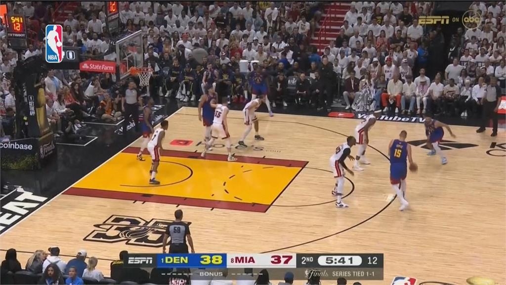 金塊雙星紀錄之夜！　Jokic、Murray同場飆30分大三元奪勝