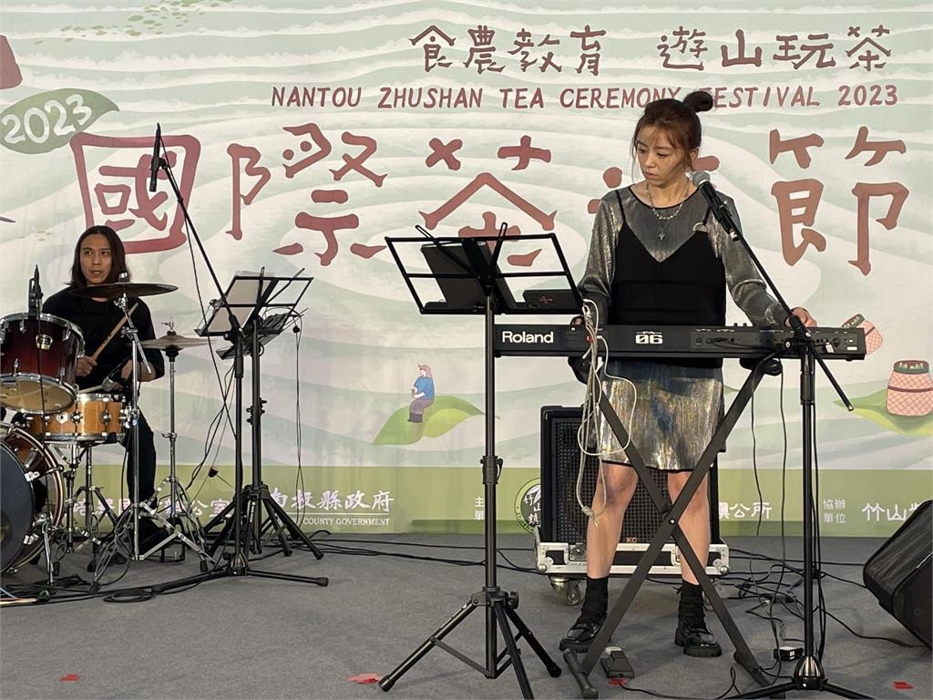 單親媽媽罹「惡性腫瘤」身體癱瘓、生活失能!王瞳、楊淨宇探視志工幫籌醫療