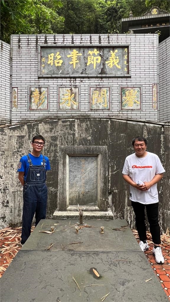 草爺帶錢小豪逛汐止墓園撞鬼! 攝影師耳機中傳來「上海話」