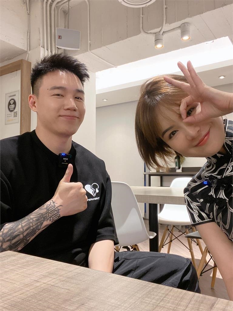 曾嗆Toyz爛人！陳沂「追星成功」秀世紀同框照　網嗨翻：原地結婚