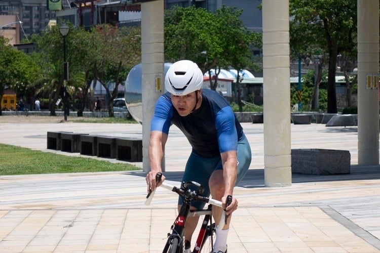 劉至翰《市井豪門》騎單車意外摔車!擦傷破皮卻先關心車子狀況