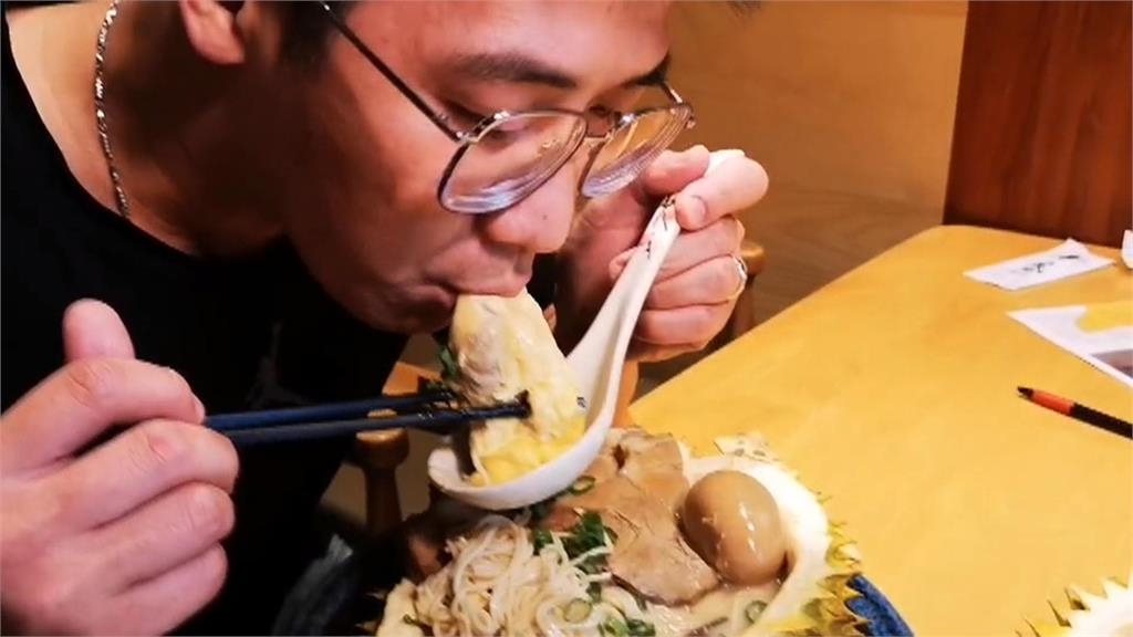 超狂!「榴槤拉麵」果肉打成濃湯 每天限量20碗!挑戰味蕾