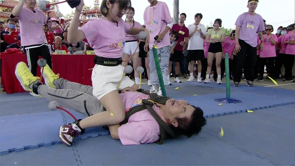 15歲高壯角力隊選手要摔胡瓜活動筋骨!嚇得綜藝天王緊張又慌張