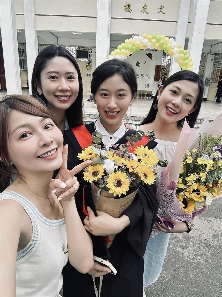 謝京穎曝光「謝家4千金」神級美顏！網暴動：高顏值基因太強了