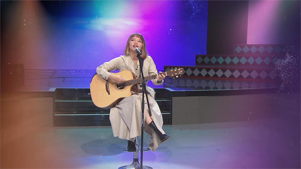 唱頌台灣／曾立馨捧蛇皮樂器開唱　新生代北管才女震懾全場