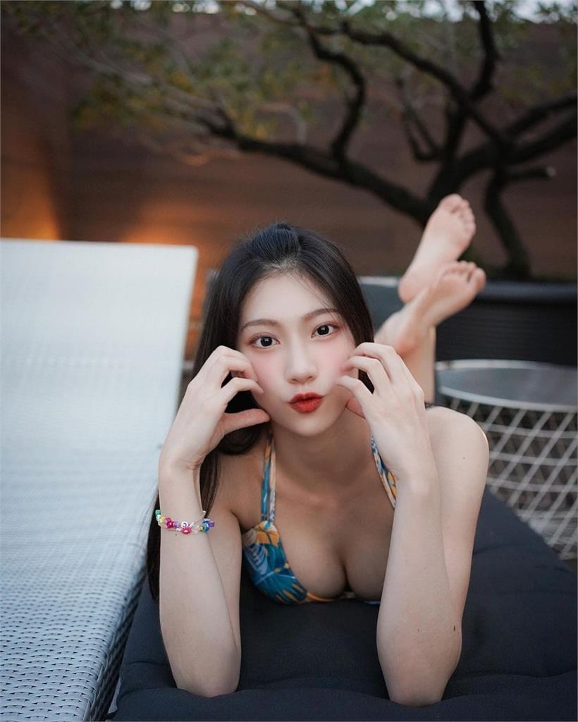 啦啦隊女神休賽季「不想藏」！1姿勢神級S曲線曝網喊：上班不能專心