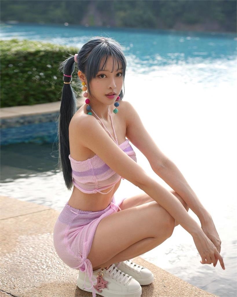 鋼琴女神「透風比基尼」都是洞!大洩春光「起伏全捕捉」網巨震:美人魚