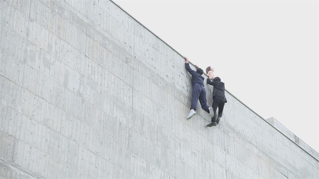 枕邊人真相讓王瞳悲痛大哭!黃文星《市井豪門》「分飾2角」曝最大難關