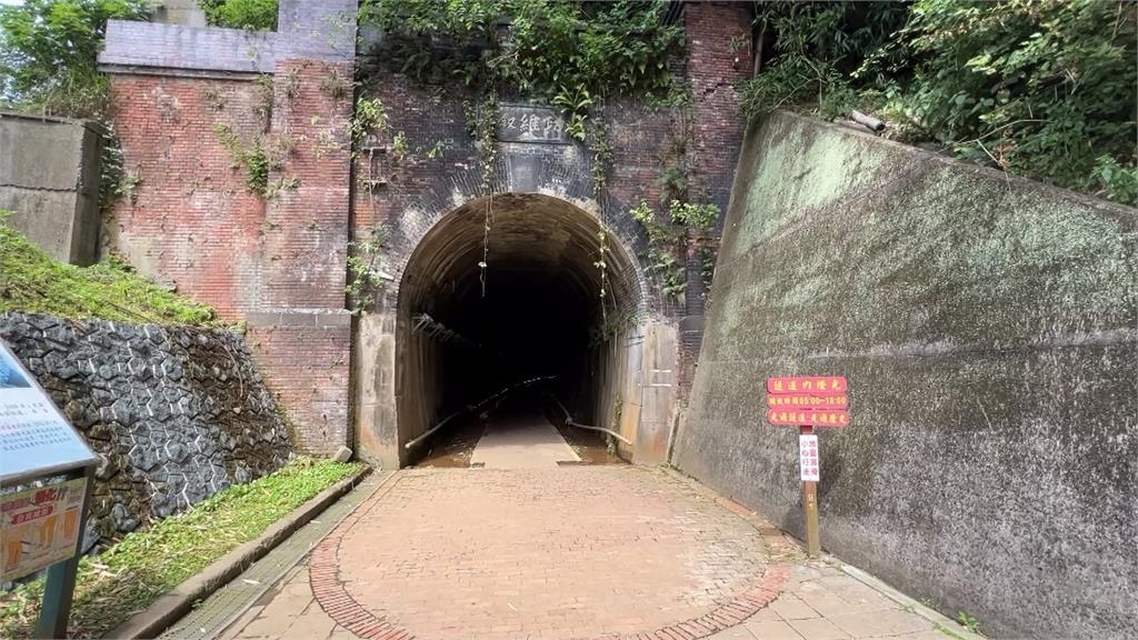 苗栗市功維敘「星空滾輪滑梯」啟用 半隧道式!裡頭有星空燈光投影